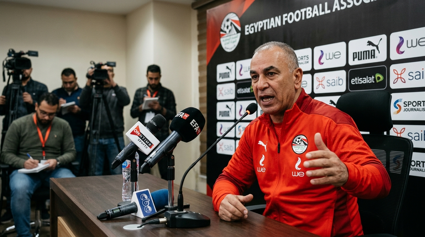 العميد حسام حسن المدير الفني لمنتخب مصر يوجه اللاعبين خلال المران